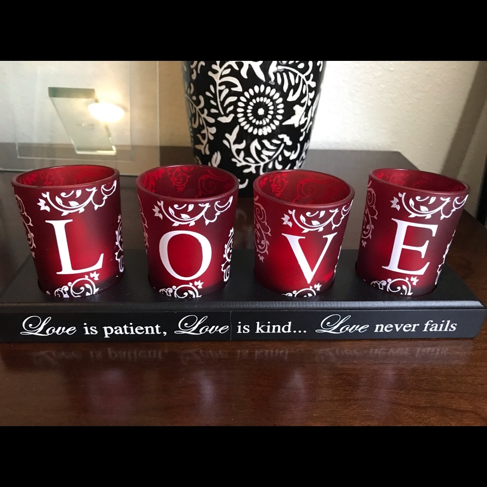 Beautiful, flame less candle set.